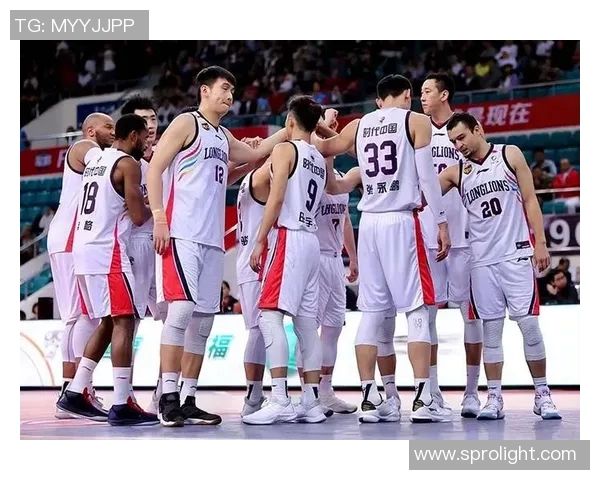 赛后分析:杭州篮球队与西安篮球队的精彩对决与战术启示 赛后分析:杭州篮球队与西安篮球队的精彩对决与战术启示