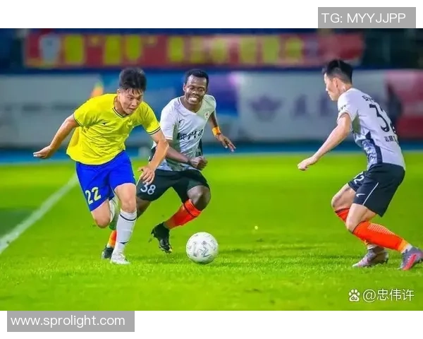 足球明星为何在赛场外频频爆发暴力行为的深层原因探讨